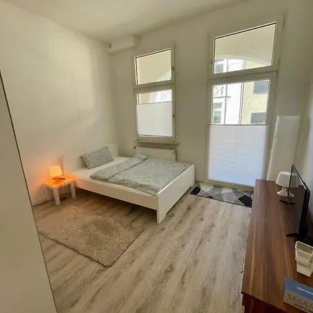 Altbauwohnung Mit 2 Balkonen וופרטל