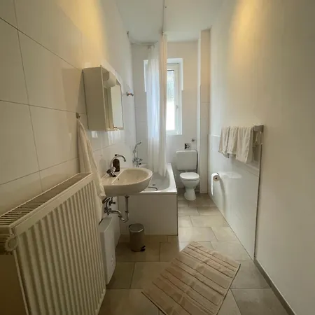 Altbauwohnung Mit 2 Balkonen וופרטל