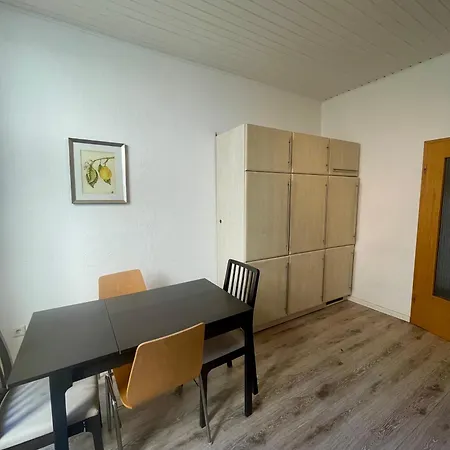 Altbauwohnung Mit 2 Balkonen *