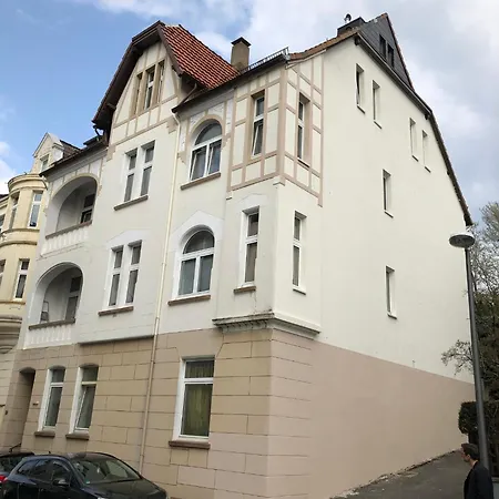 Altbauwohnung Mit 2 Balkonen *