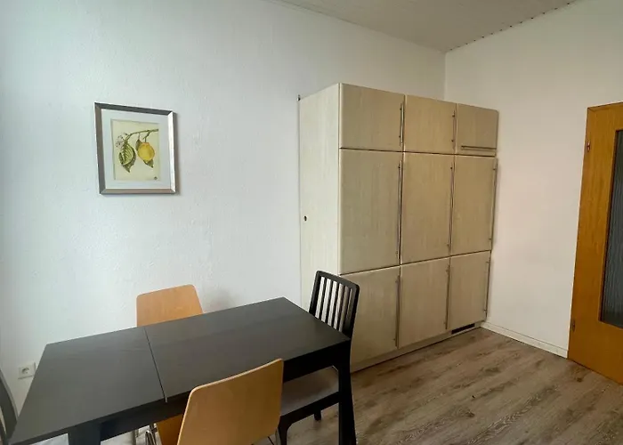 Altbauwohnung Mit 2 Balkonen *