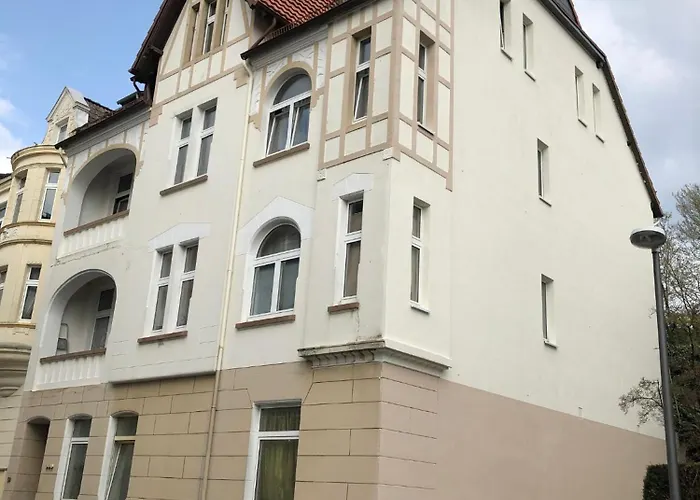 Altbauwohnung Mit 2 Balkonen *