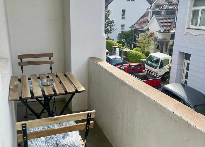 Altbauwohnung Mit 2 Balkonen