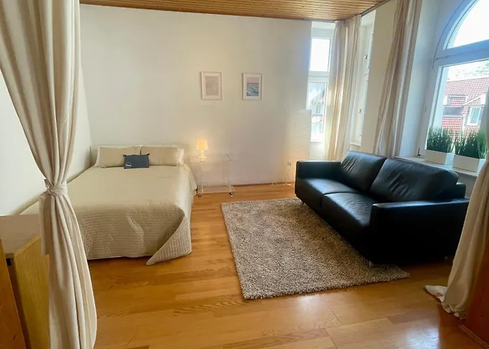 Appartement Altbauwohnung Mit 2 Balkonen *